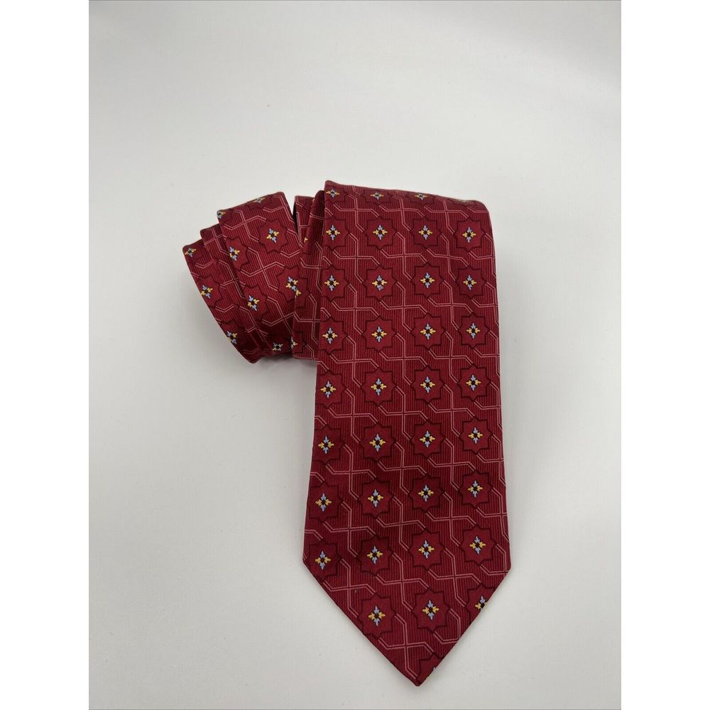 Red Bachrach Men's Tie Geometric Pattern Excellent  100%silk. 56"x4"‎